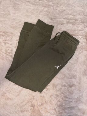 Jordan Kids Olive Green Jogger Sweatpants with White Jumpman
